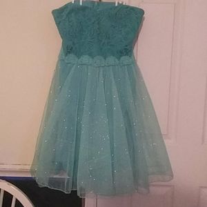 Extraordinary size 9 strapless prom/party dress